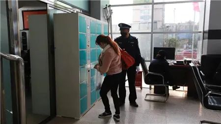 斗智斗勇 防疫期间法院安检的那些事儿